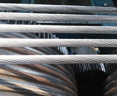 Aluminio con núcleo de acero de alta resistencia